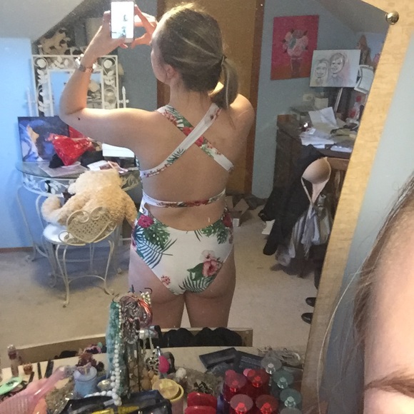✨FLORAL ONE PIECE SWIMSUIT✨ - Picture 8 of 8